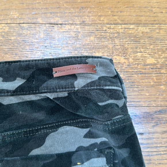 Pilcro and the Letterpress high rise skinny thin wale camo courderoys. Size 31 - Picture 4 of 6